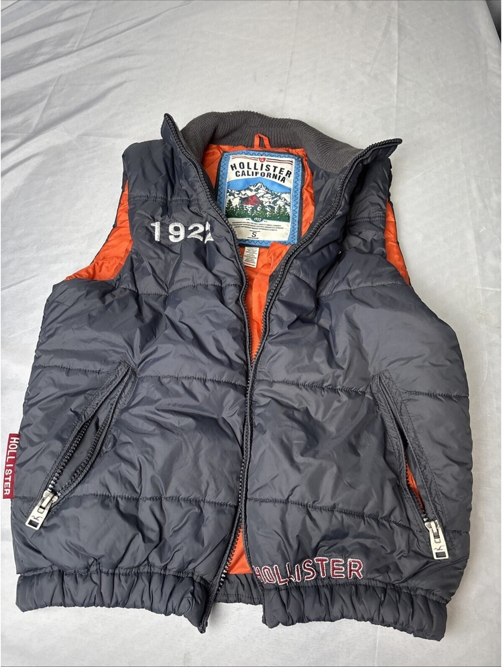 Hollister California Men's Quilted Puffer Vest Size S